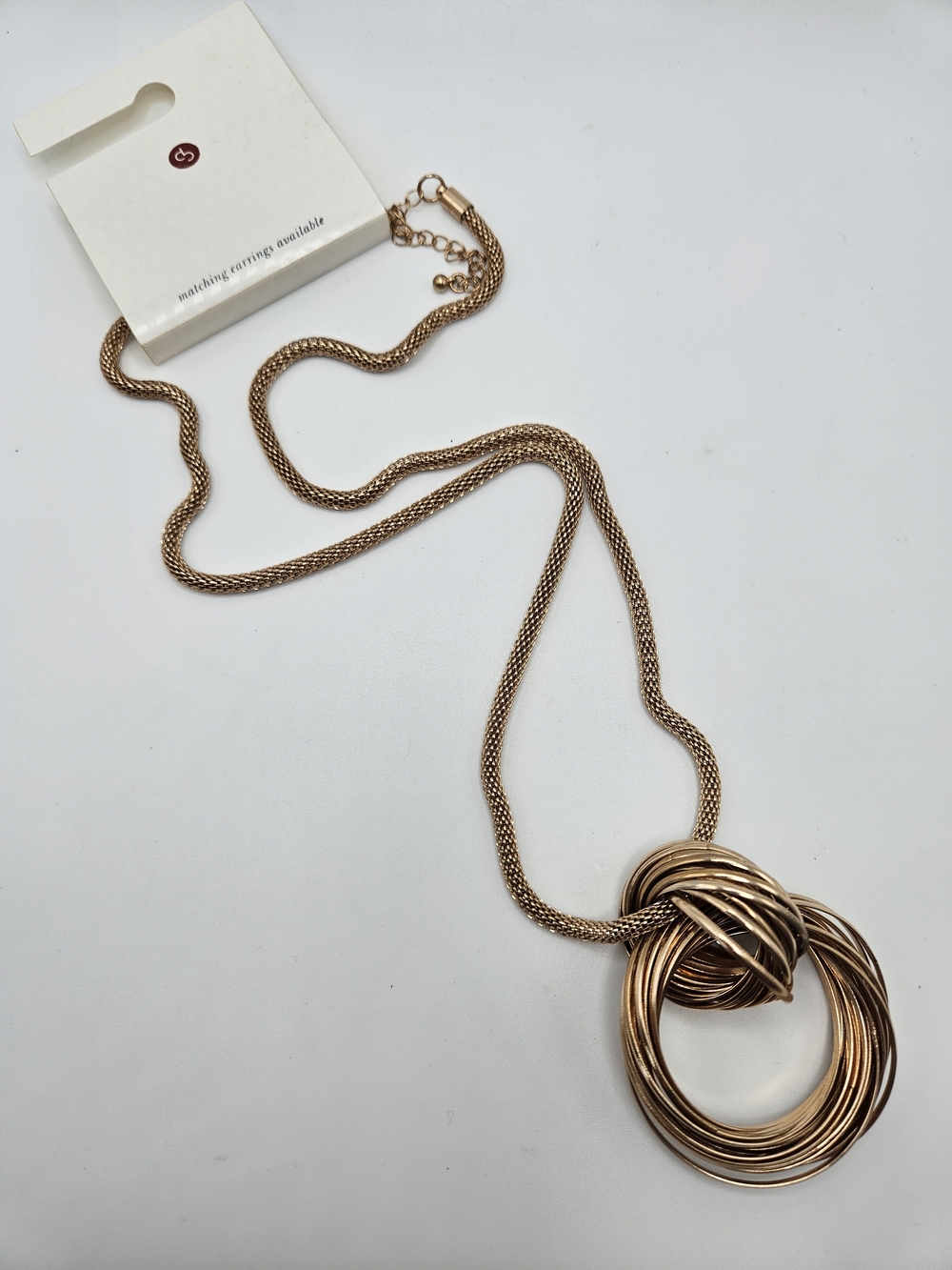 NEW Dress Barn Gold Tone Interlocked Rings Pendant Long Necklace